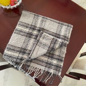 Abercrombie blanket scarf